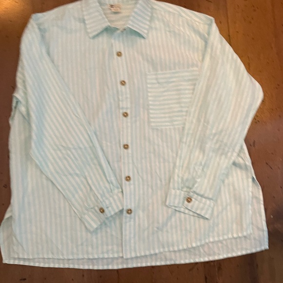 Billabong button up shirt.  New with tags, size medium. - Picture 7 of 7